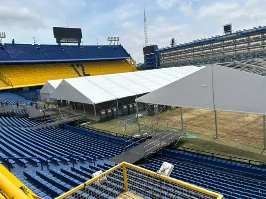 Así quedó el campo de juego de La Bombonera (Diario Olé)