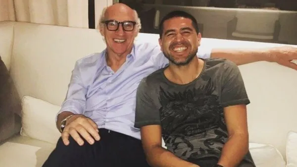 Carlos Bianchi y Juan Román Riquelme, dos ídolos de la historia de Boca. (Archivo)