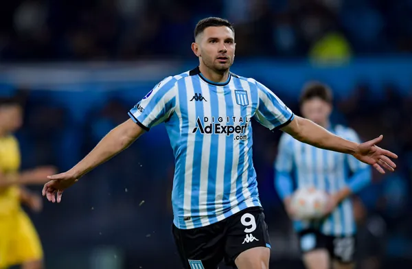 Adrián Martínez en Racing (Getty Images)