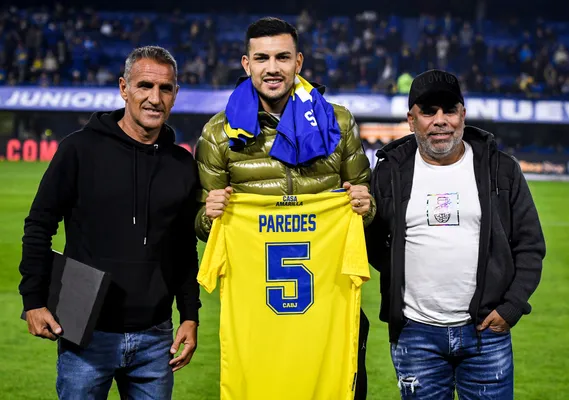 Cascini y Serna, junto a Paredes en 2022. (Getty Images)