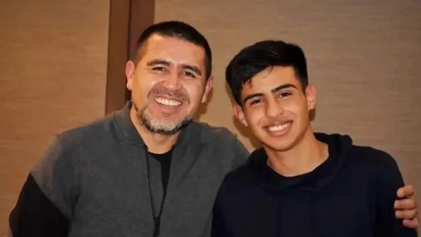 Espíndola junto a Riquelme, su tío.