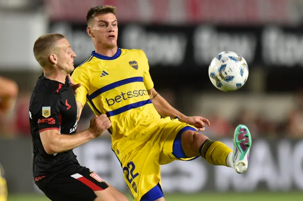 Kevin Zenón en el duelo suspendido vs. Estudiantes. (Getty)