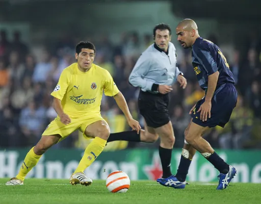 Riquelme y Verón, rivales en la Champions League