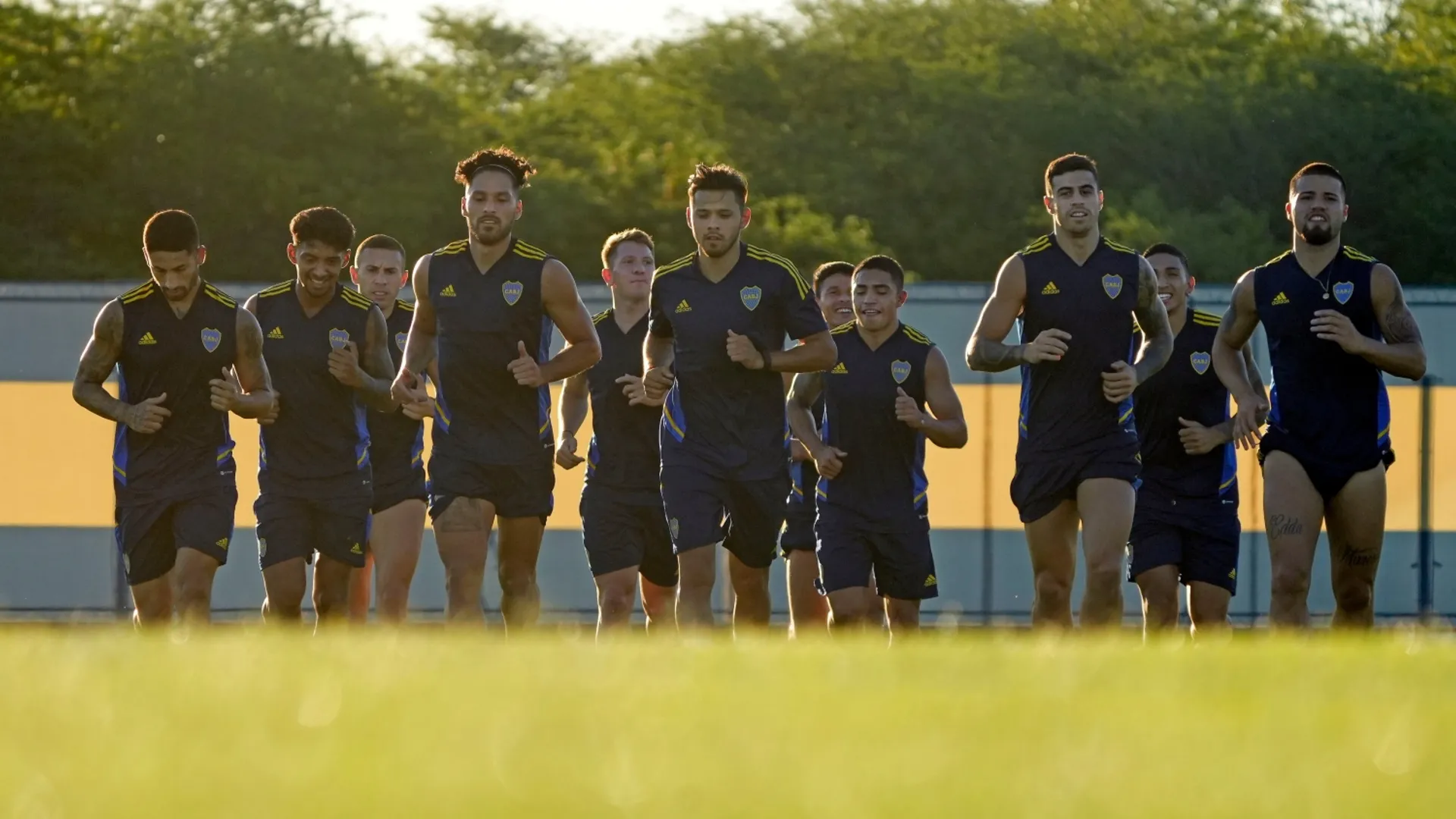 "Sabe que necesita minutos": un grande del fútbol argentino quiere tentar a uno de los juveniles de Boca