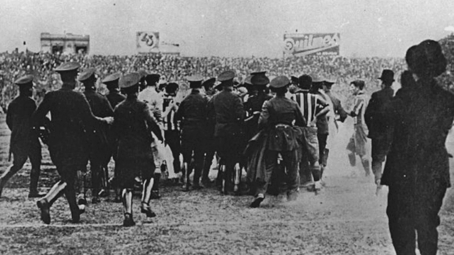 El Superclásico más polémico: Boca lo empató, hubo expulsados, golpes y River abandonó la cancha antes del final