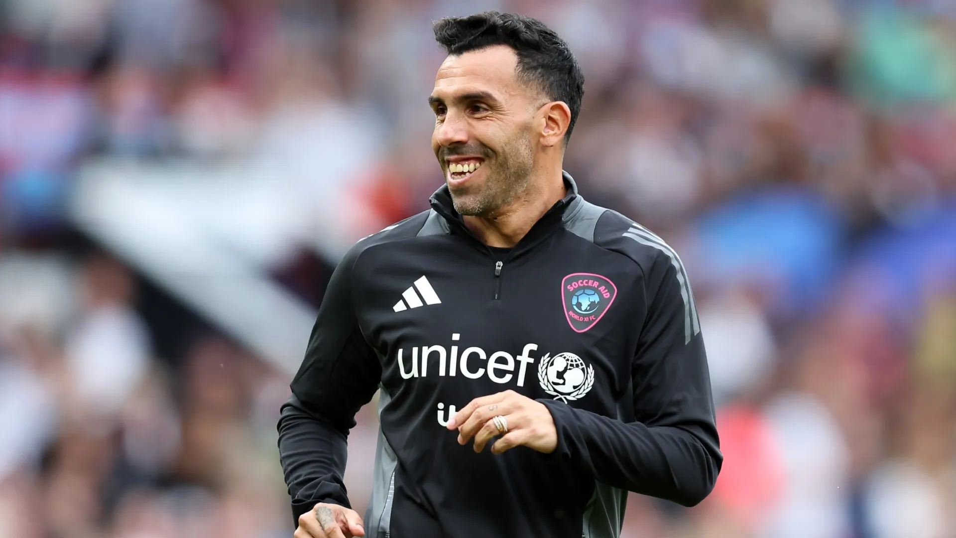 Tevez se juntó con una estrella mundial que iría a su despedida.