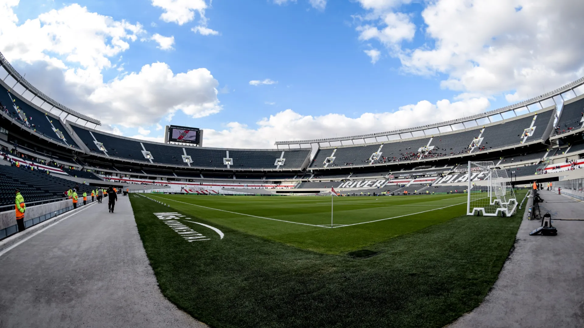 Un dirigente de River habló del árbitro para el Superclásico ante Boca: "La famosa guardia alta..."