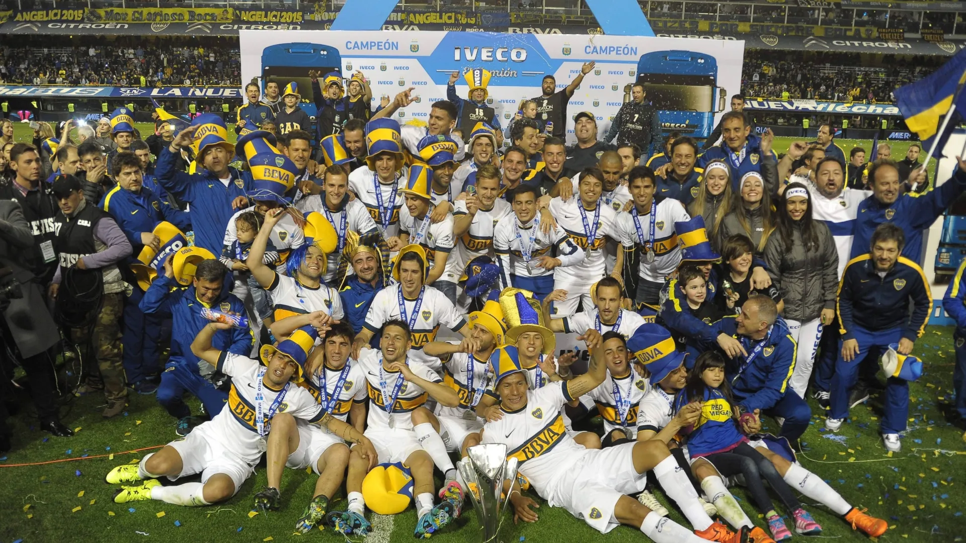 Tremendo cambio: Andrés Chávez llegó a Boca desde el ascenso, fue figura, se fue rápido y hoy juega en Grecia