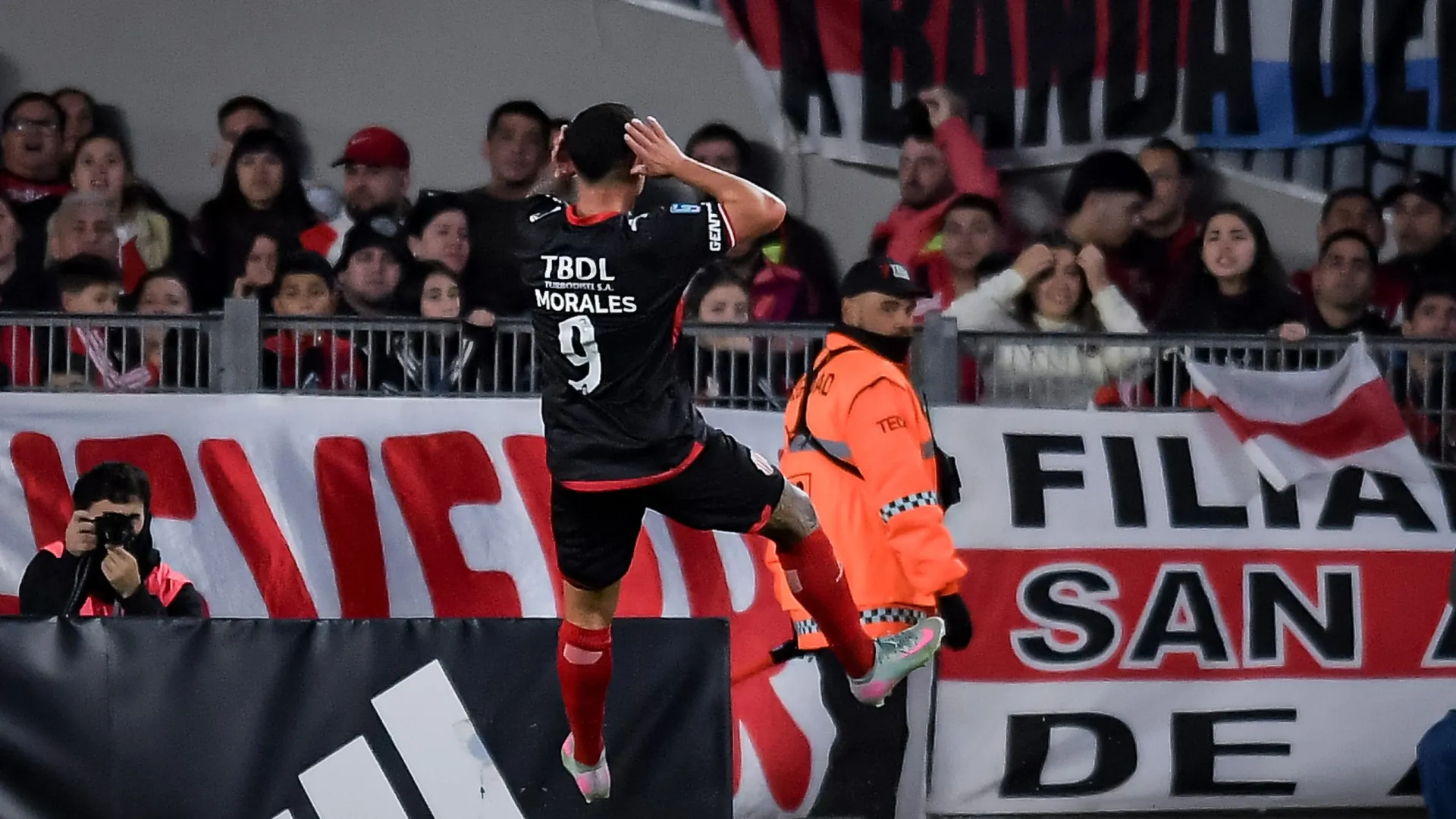 El Toro Morales habló de su festejo de gol ante River: "Fue por Riquelme y Paredes"