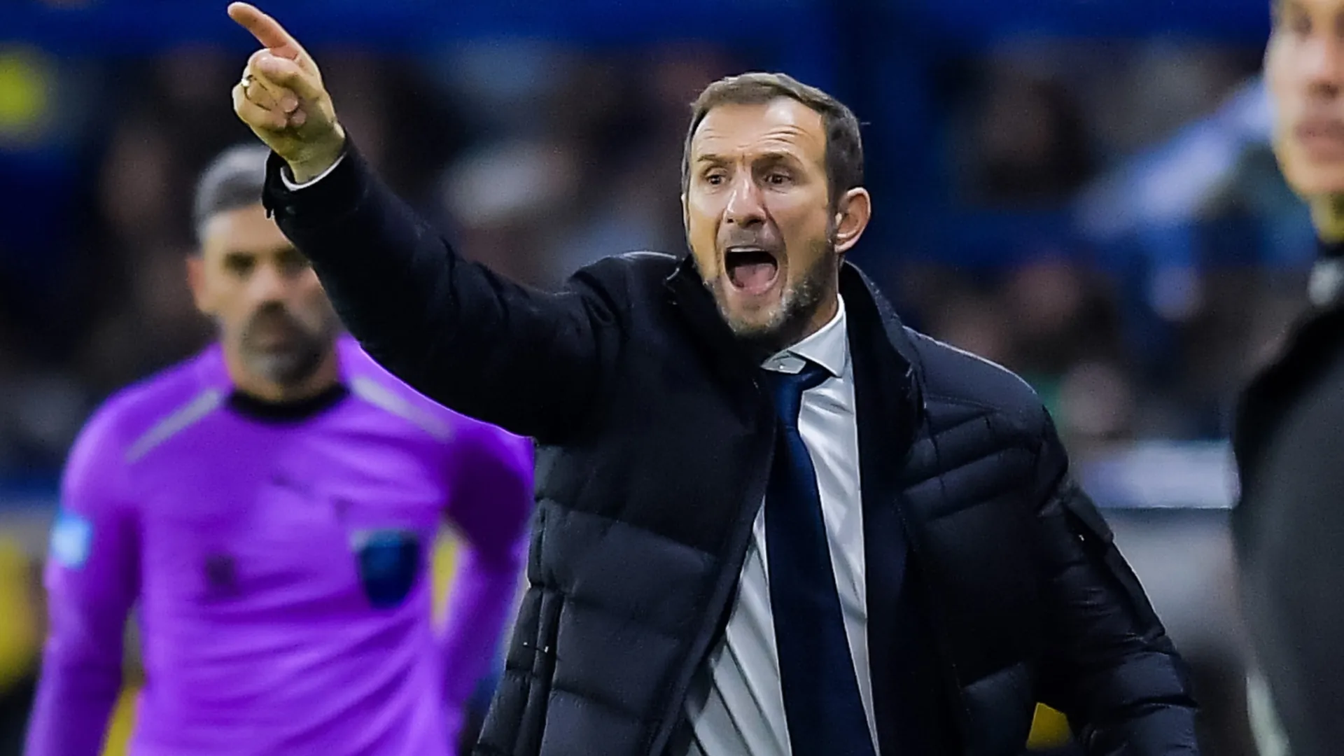La bronca de Rodolfo Arruabarrena, sacado contra el VAR en Boca vs. Riestra: "Son terribles hijos de..."