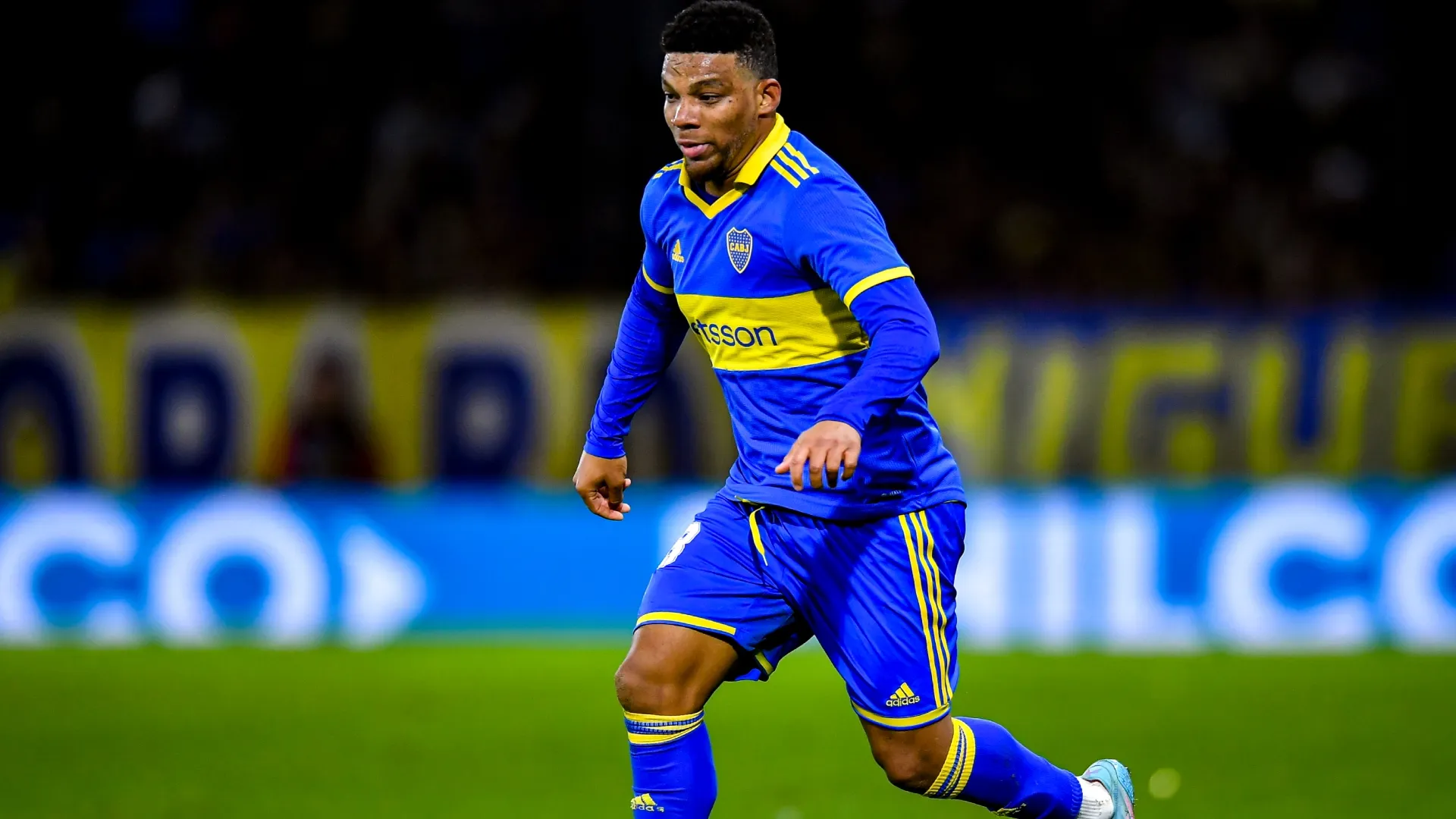 Frank Fabra le dio un regalo especial a uno de los utileros de Boca