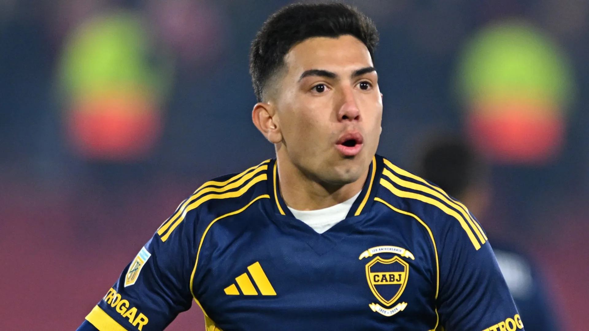 No solo Giménez: Alan Velasco pelea en Boca por meterse en la formación tras la baja de Cavani