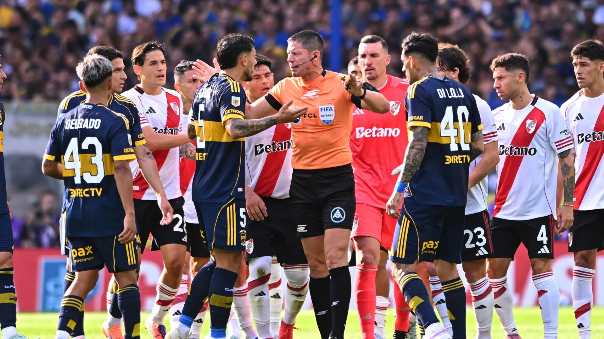 Boca no tiene buenos antecedentes con el árbitro y el VAR elegidos para el Superclásico.