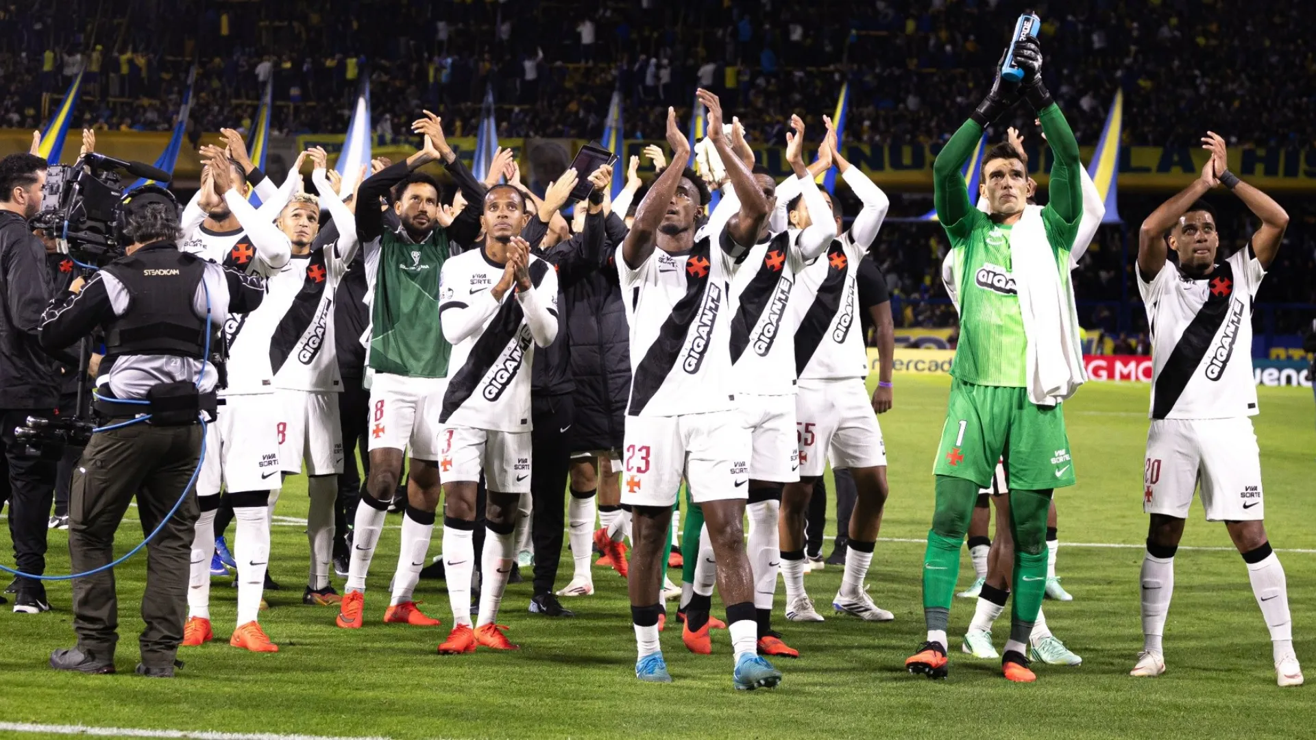 Los jugadores de Vasco Da Gama que pidieron disculpas por diferentes motivos.