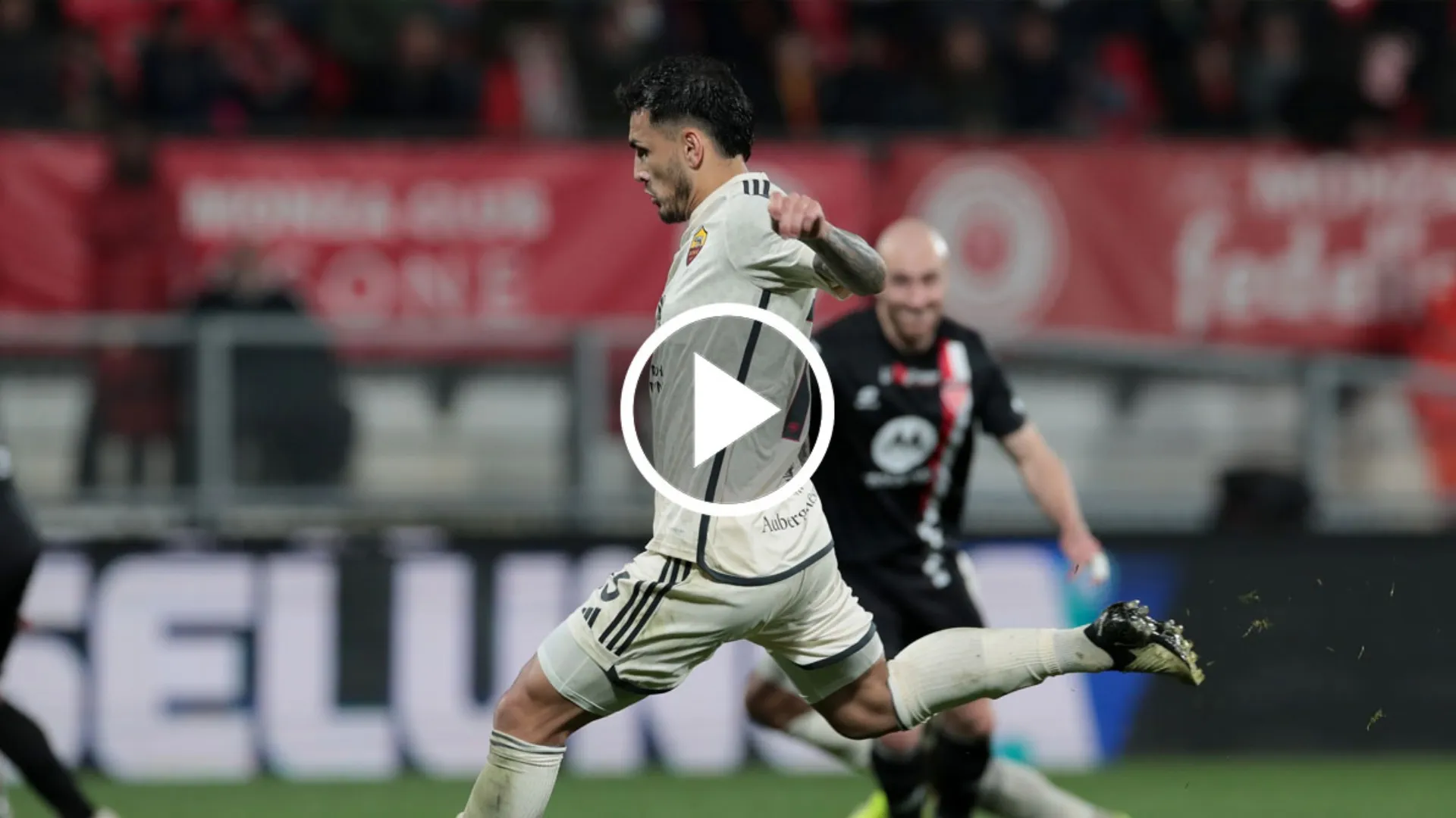 Leandro Paredes marcó un golazo de penal en la goleada de Roma