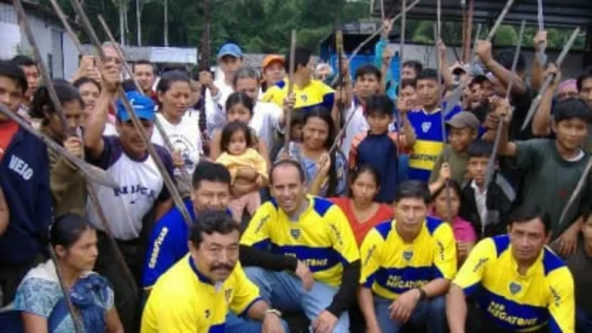 El dirigente que salvó su vida de una peligrosa tribu gracias a Boca: "Me reclamaban su camiseta"