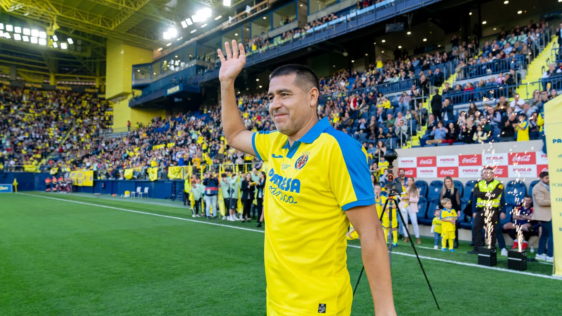 "¿Y si te llama?": una marca le hizo un guiño a Riquelme y los hinchas la pidieron como sponsor para la camiseta