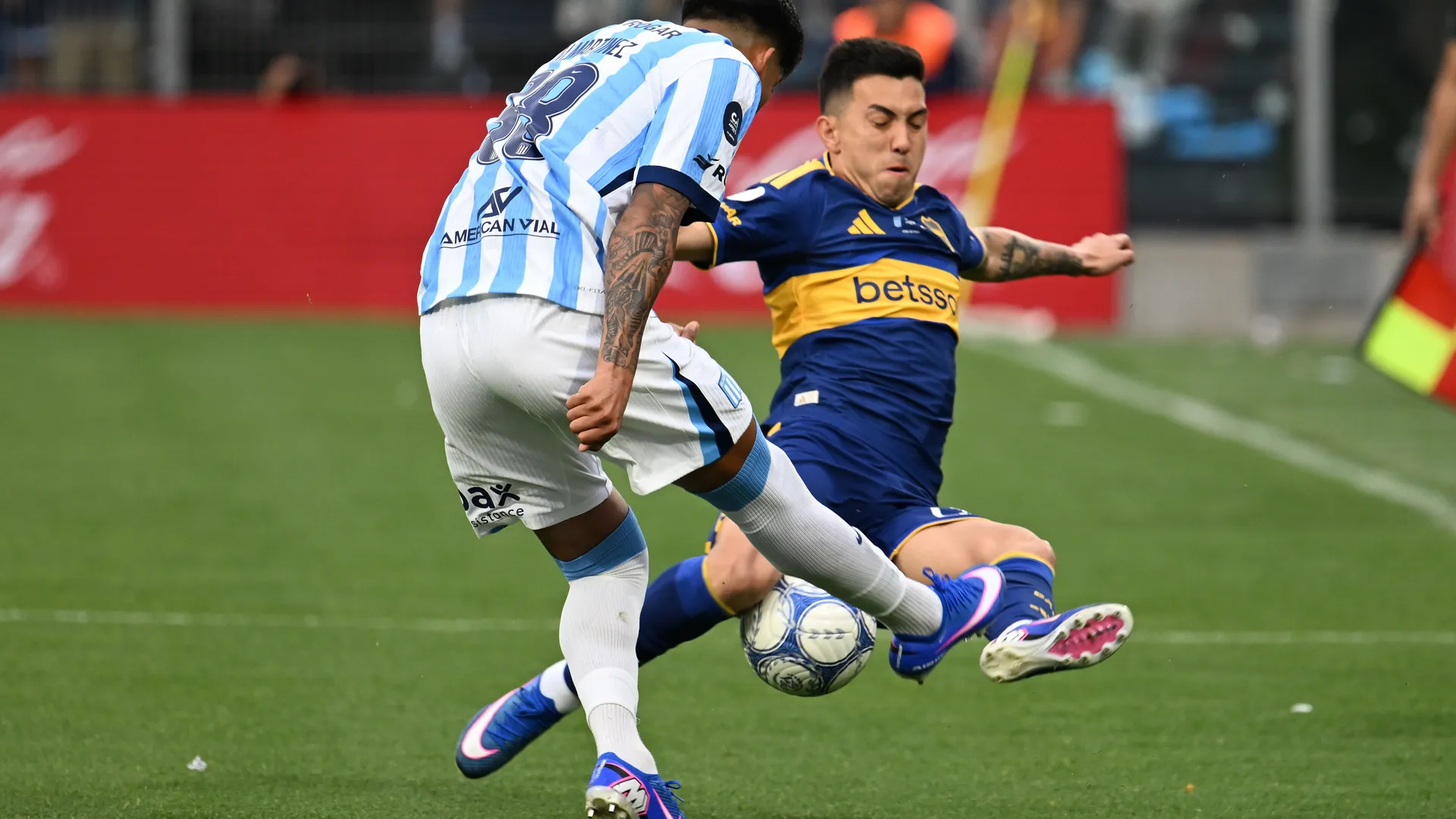 Boca y Racing juegan en Arroyito.