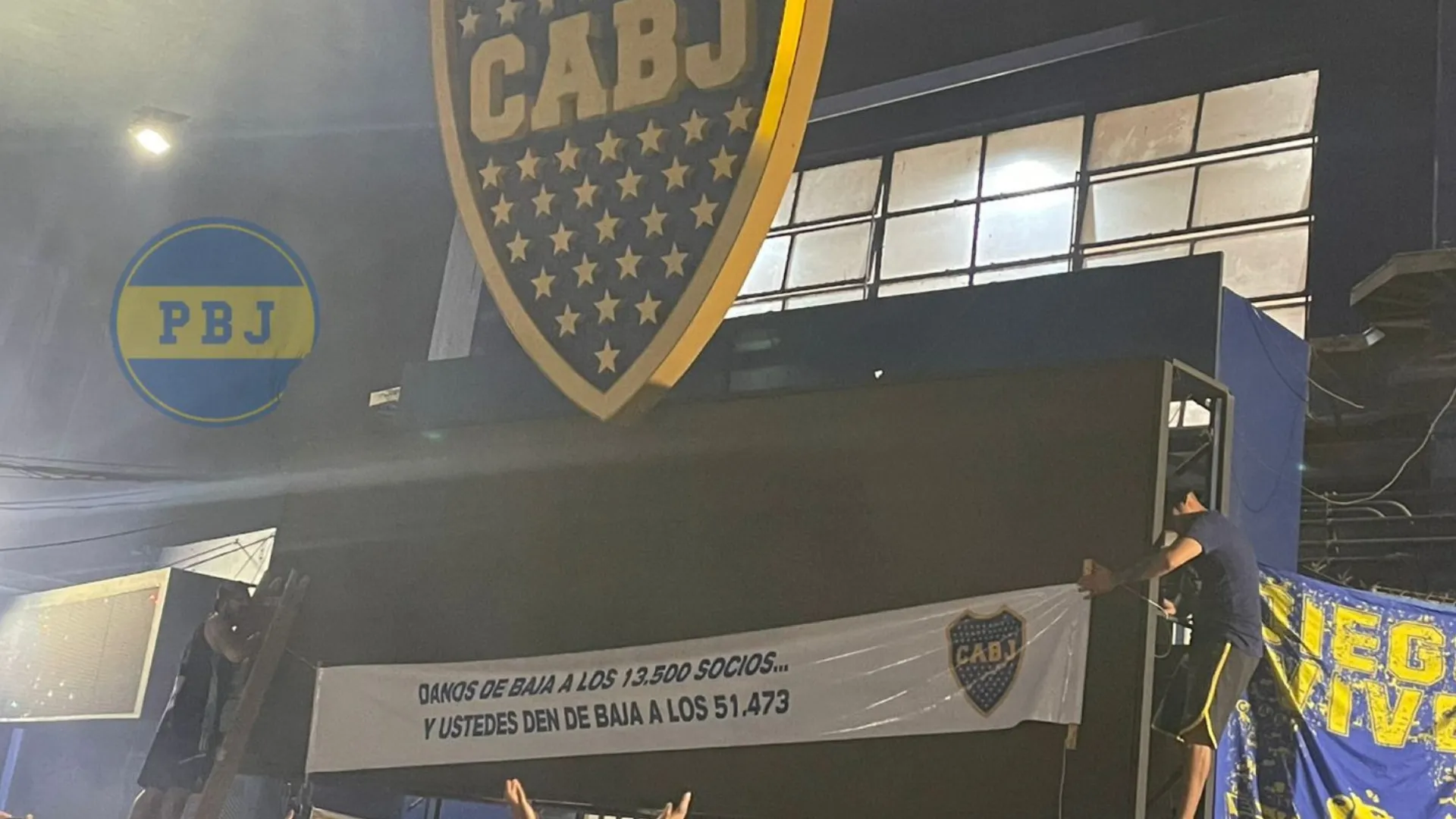 VIDEO: pasacalles y cantito contra Macri de los hinchas de Boca que fueron a La Bombonera