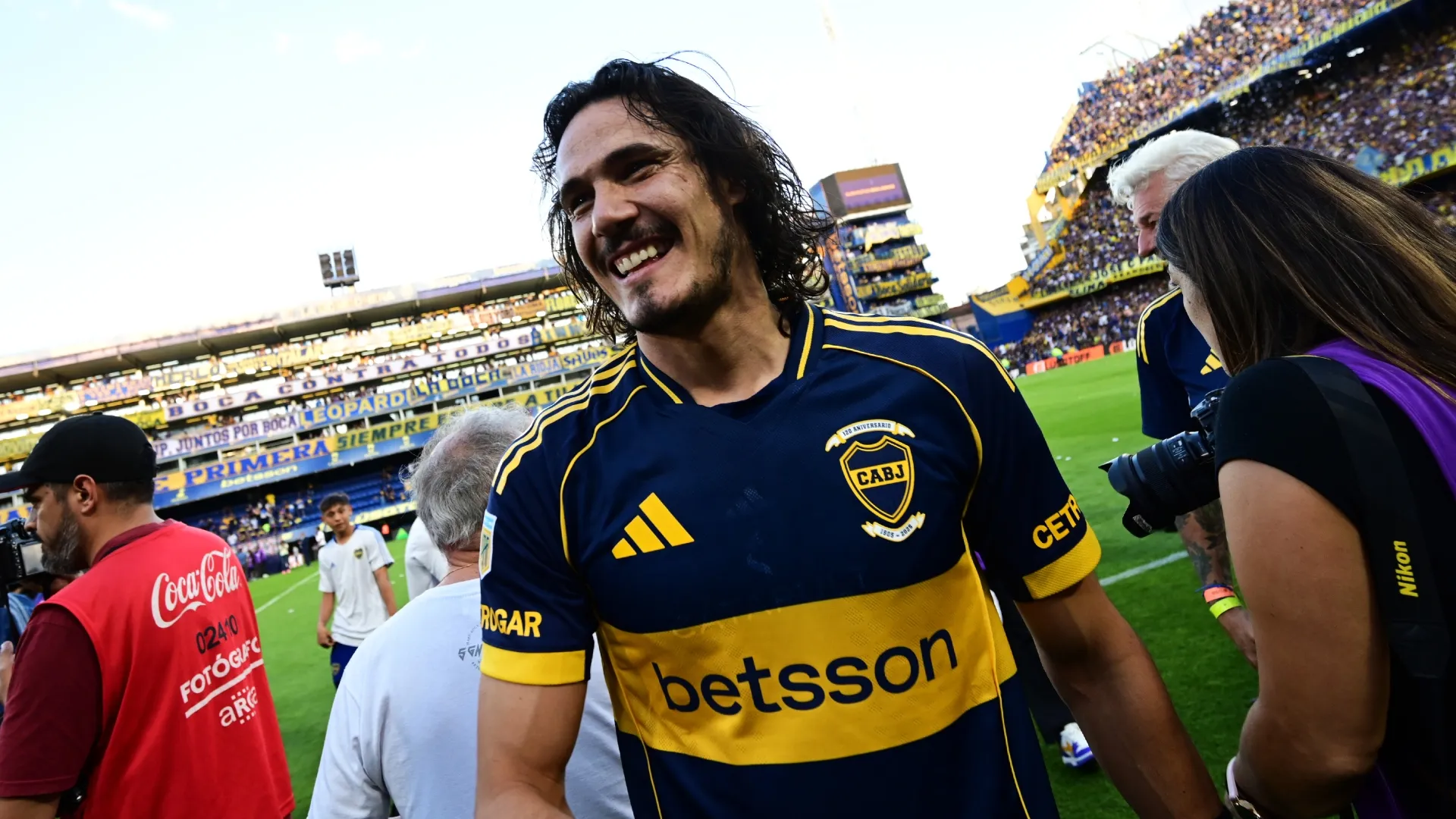 La dedicatoria especial de Cavani tras el triunfo de Boca para "la persona que nos marcó el camino"