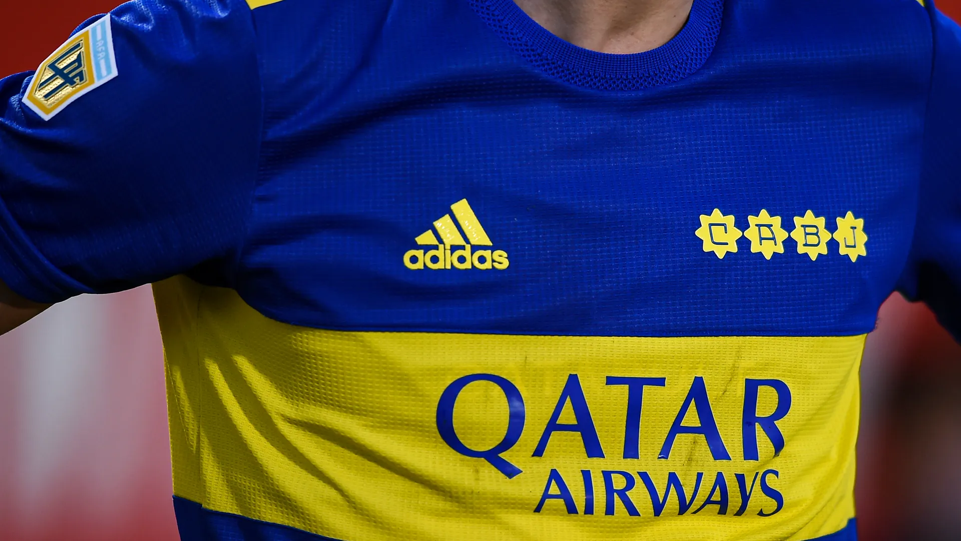 Hay fotos: se filtró cómo será el modelo de la nueva camiseta "retro" de Boca