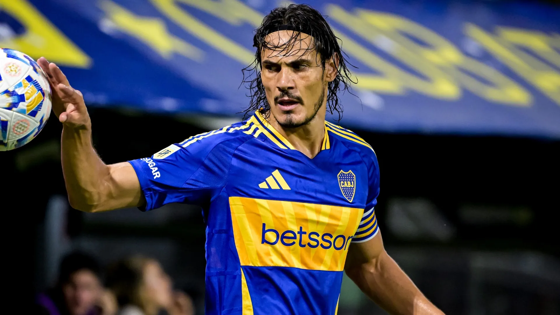 Edinson Cavani no se va a retirar tras su salida de Boca y buscará un nuevo equipo