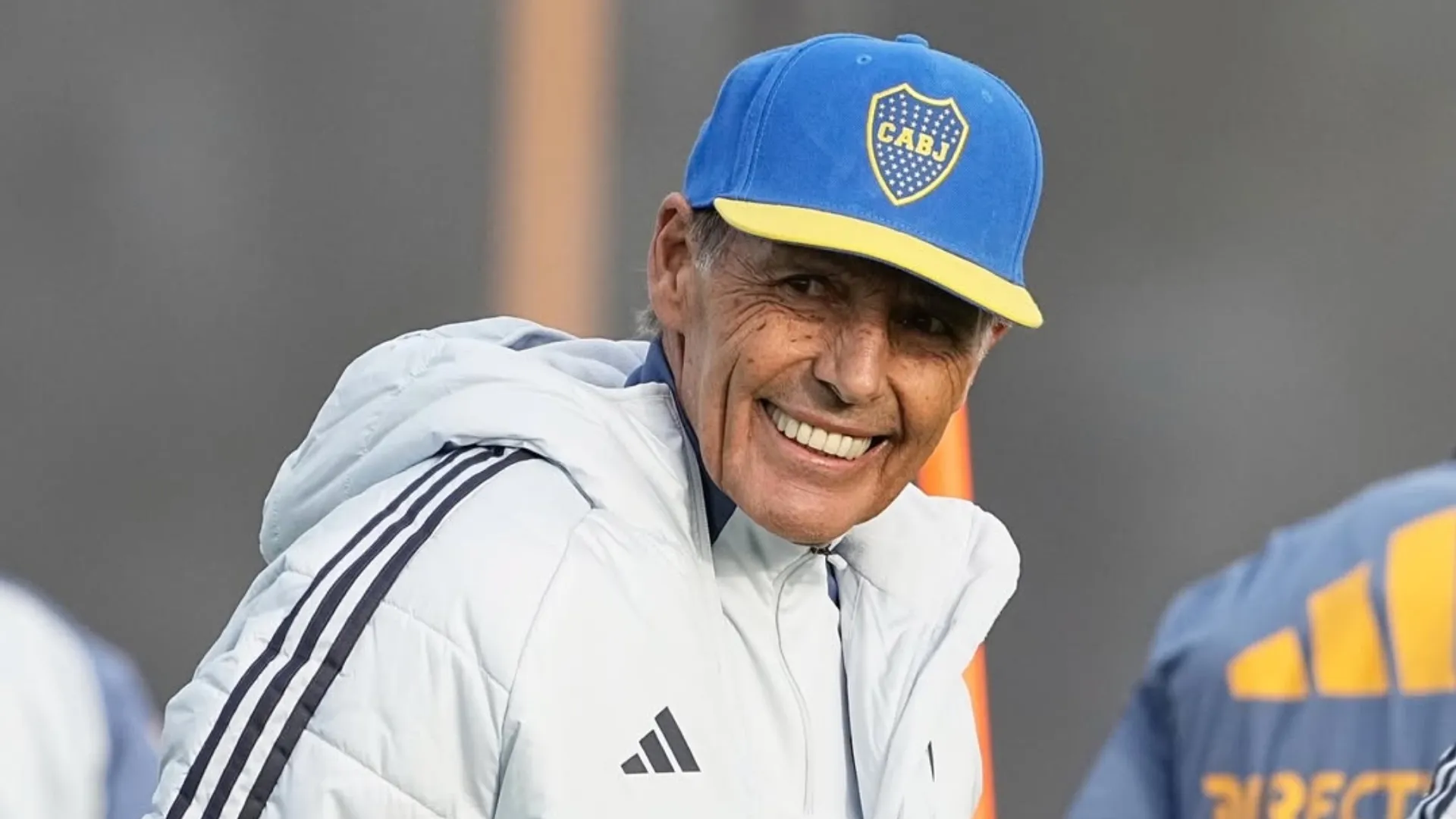Miguel Ángel Russo probó dos equipos en Boca, a 8 días de Benfica y dio pistas