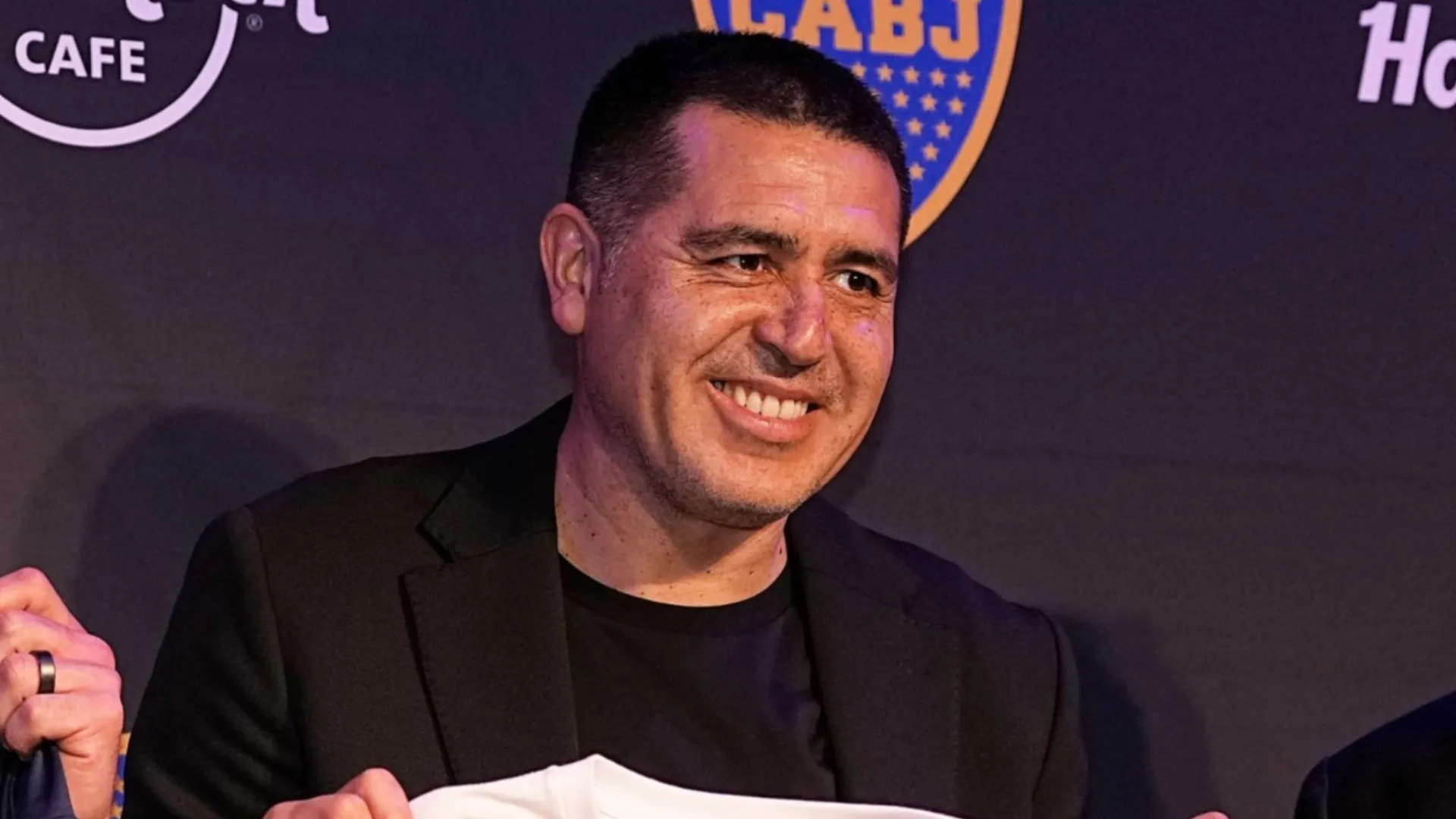 Riquelme vuelve a buscar en Boca a Marino Hinestroza y Lucas Villalba