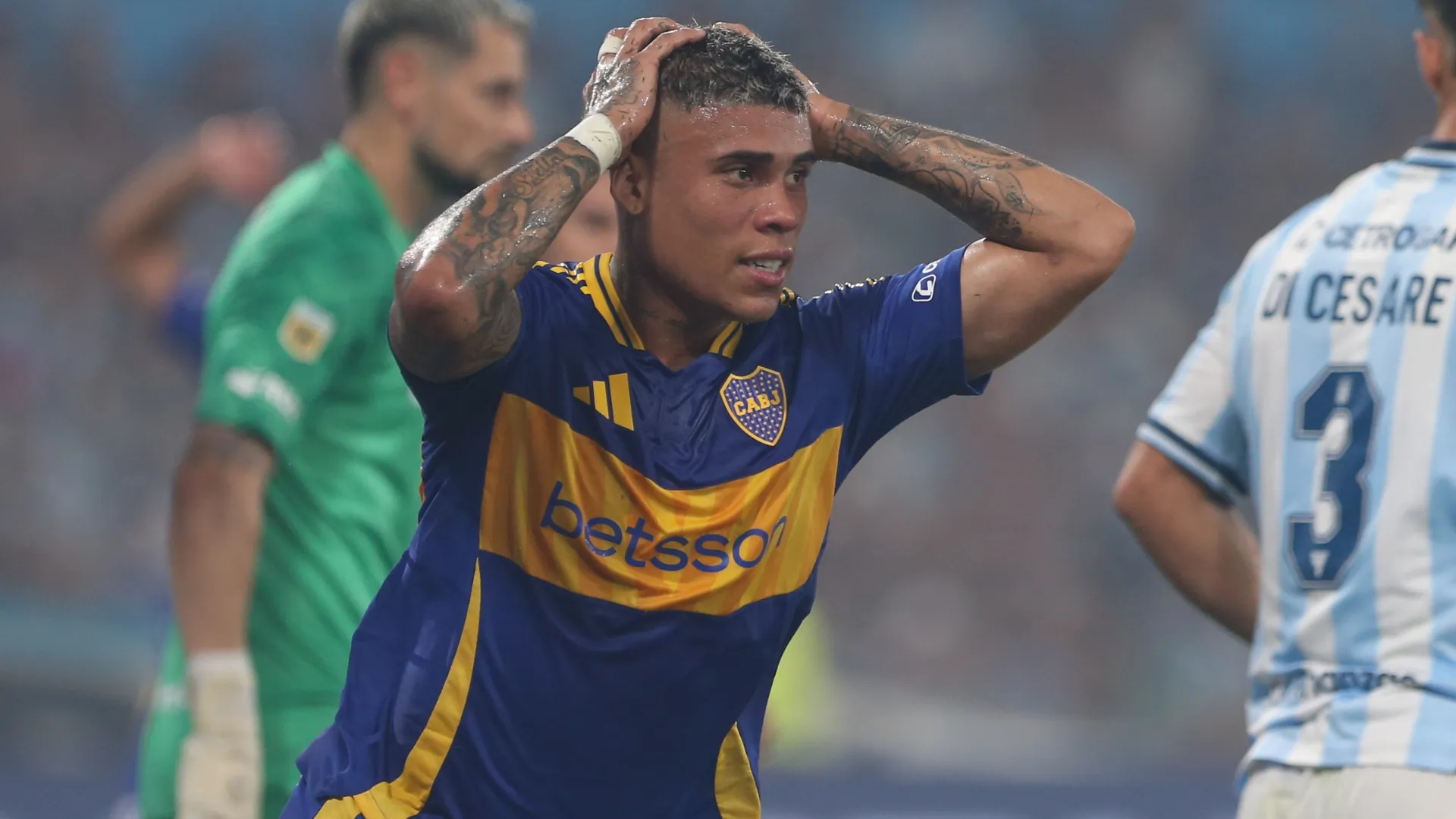 Ayrton Costa se pierde el partido de Boca y ya se sabe quién lo reemplaza