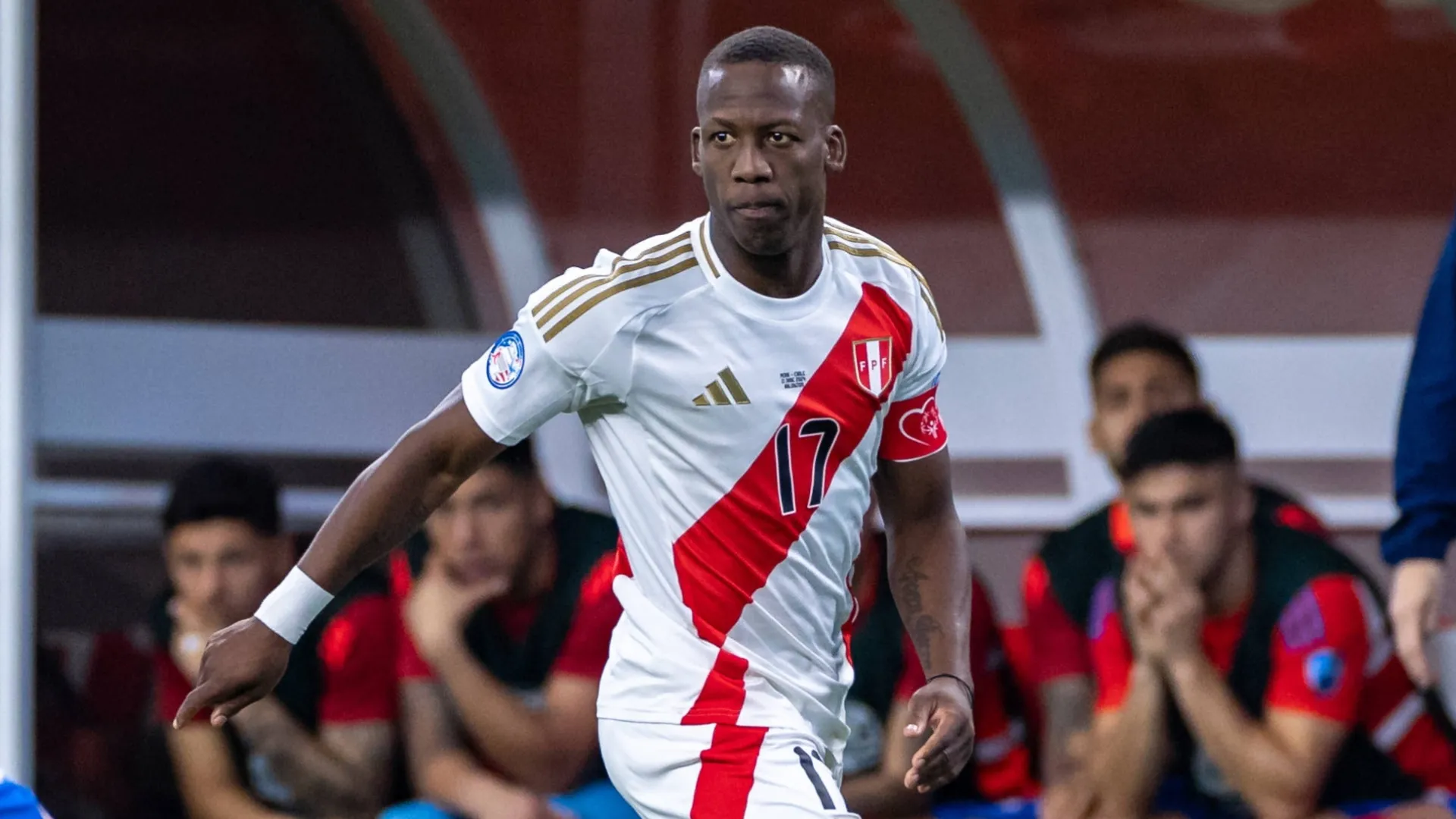 El DT de Perú reveló cómo está realmente Luis Advíncula