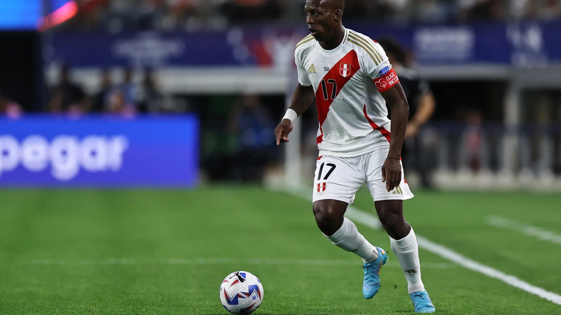 Luis Advíncula en la Selección de Perú