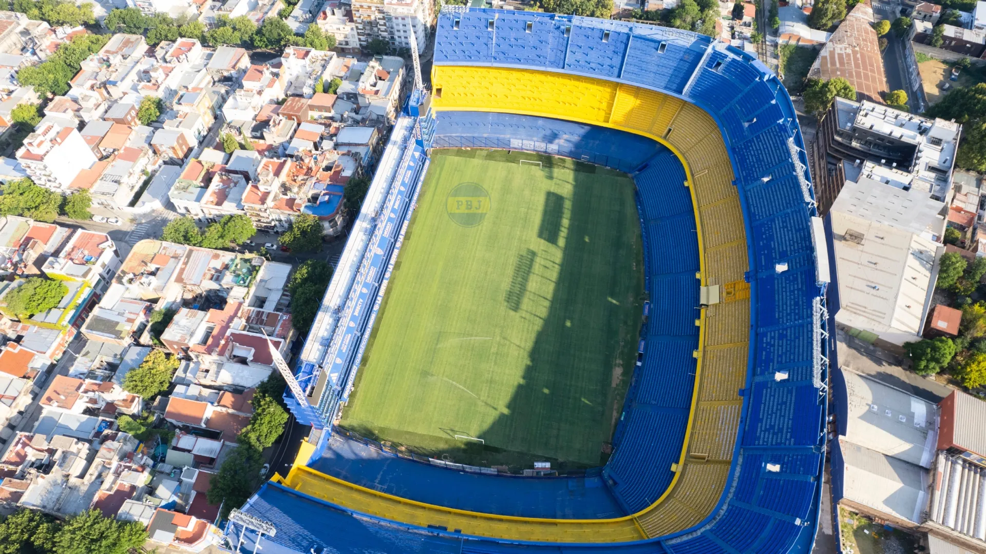 Qué dice el proyecto que tiene Riquelme para ampliar La Bombonera sin comprar casas