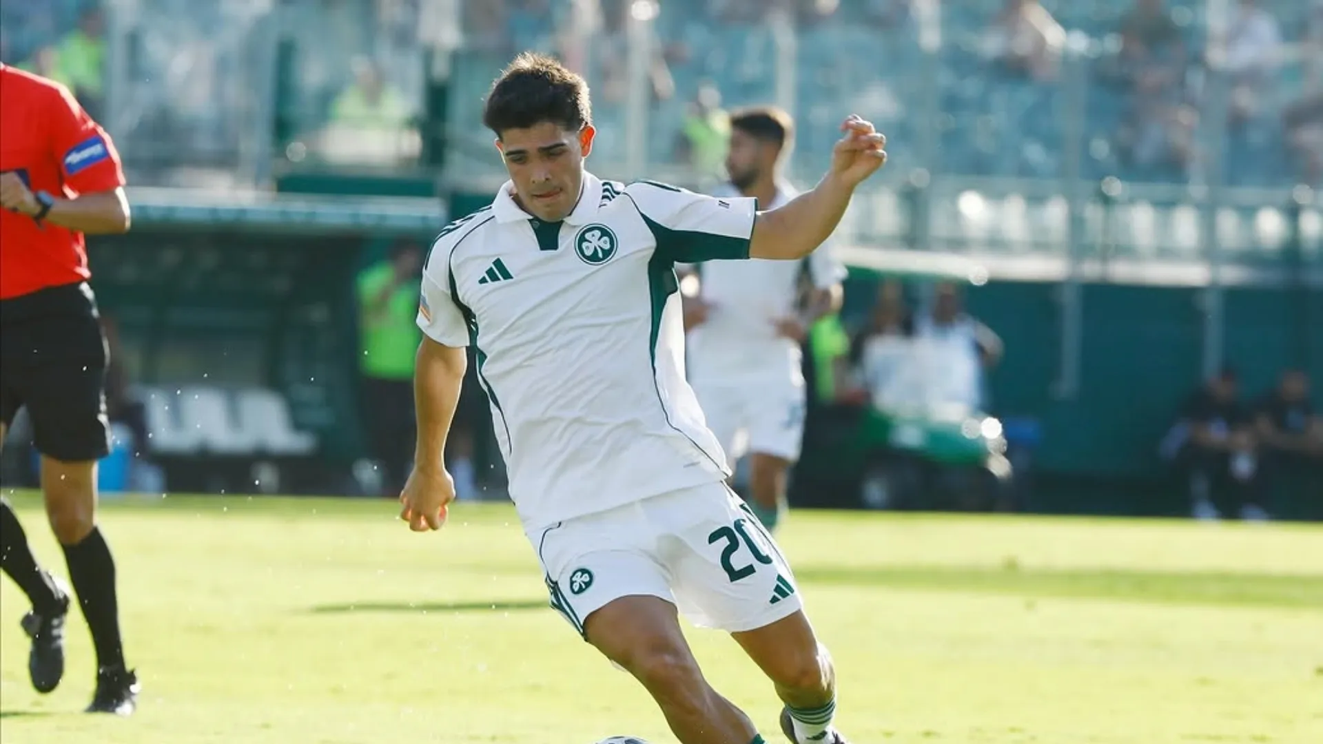 Vicente Taborda se acomodó en Grecia: de afuera del área, convirtió su primer gol en Panathinaikos