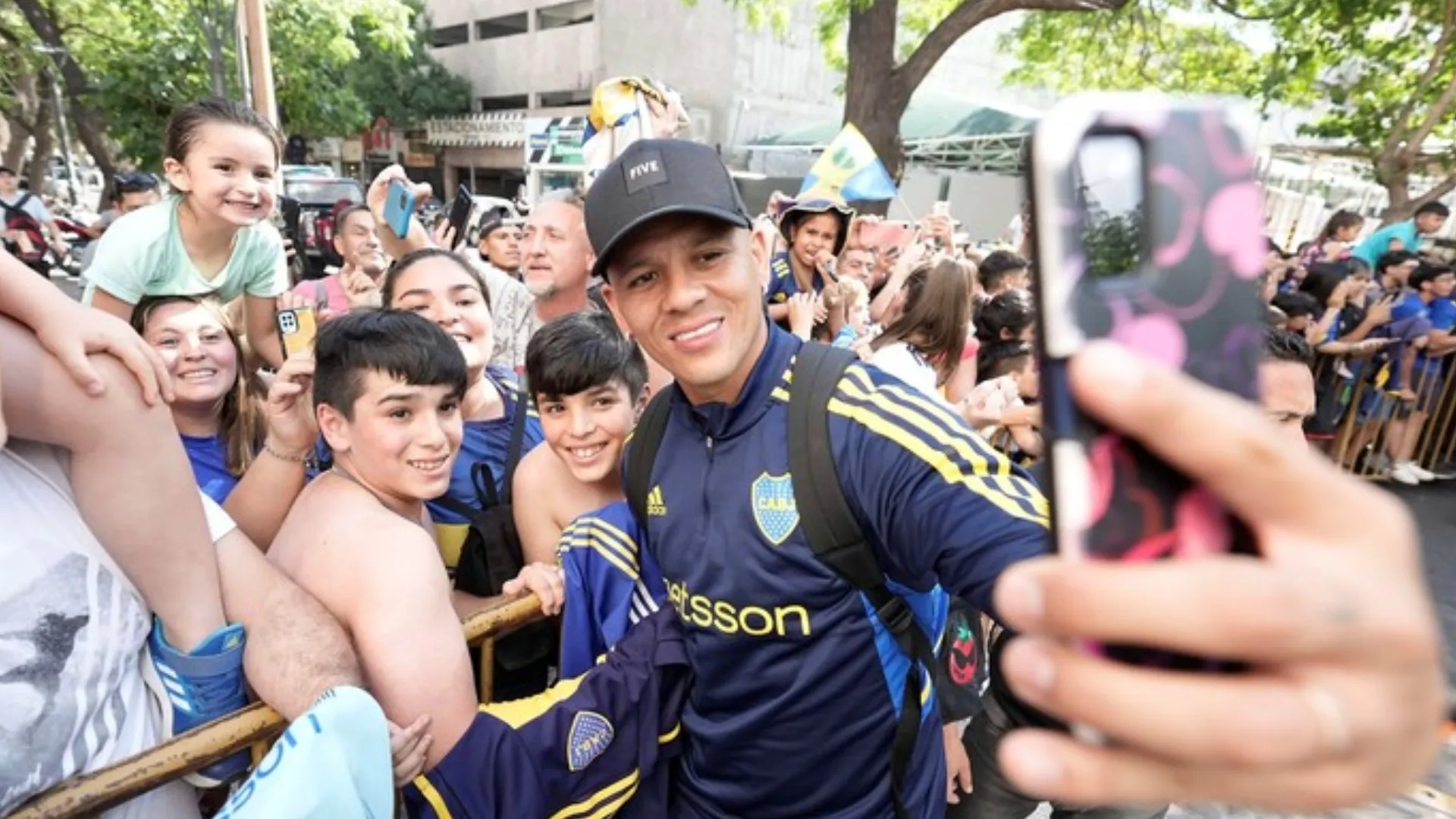 Boca llegó a Mendoza, con una presencia especial para un partido clave
