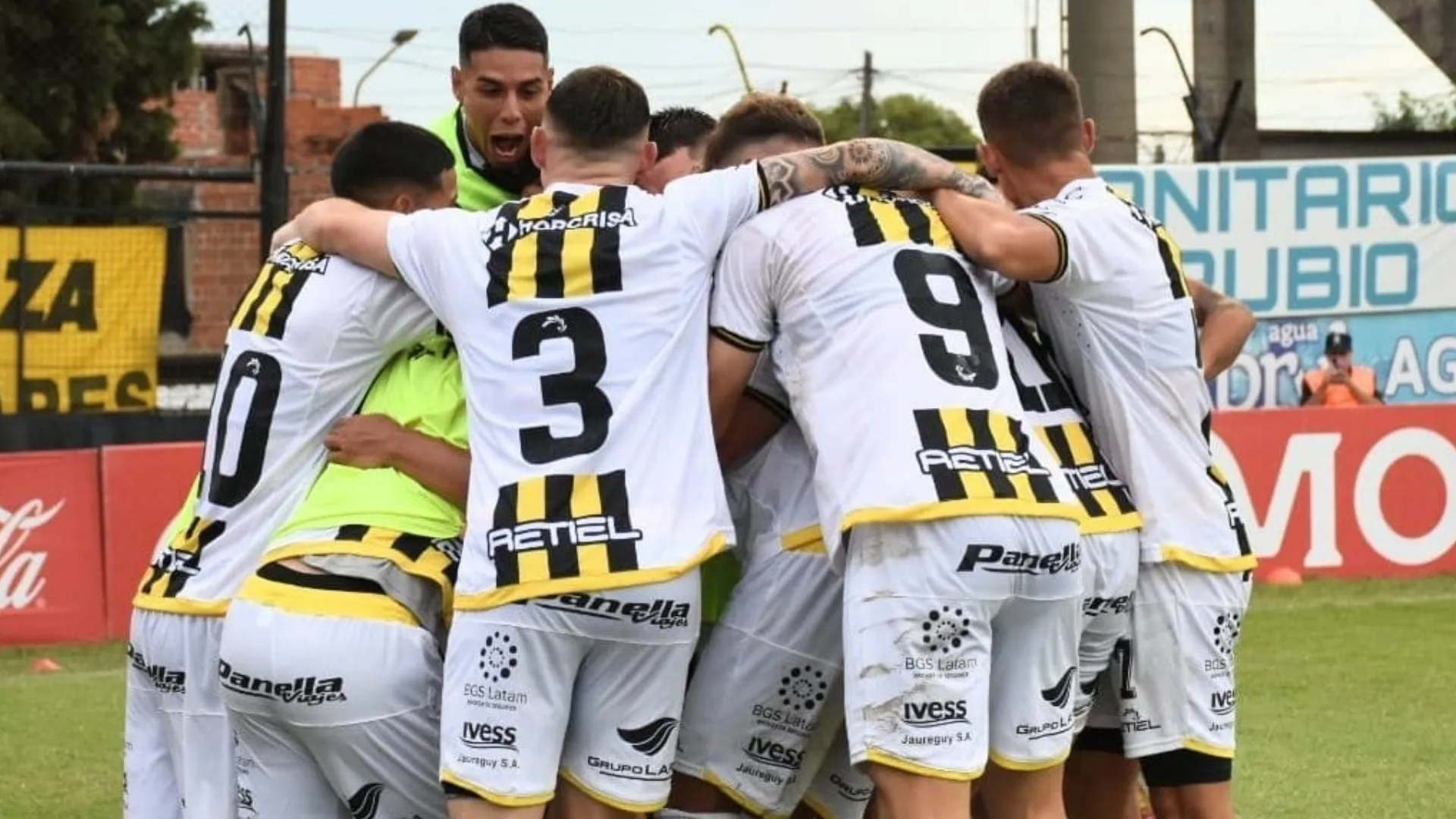 Es hincha: Brian Fernández juega en la Copa Potrero y le descubrieron un arito de Boca