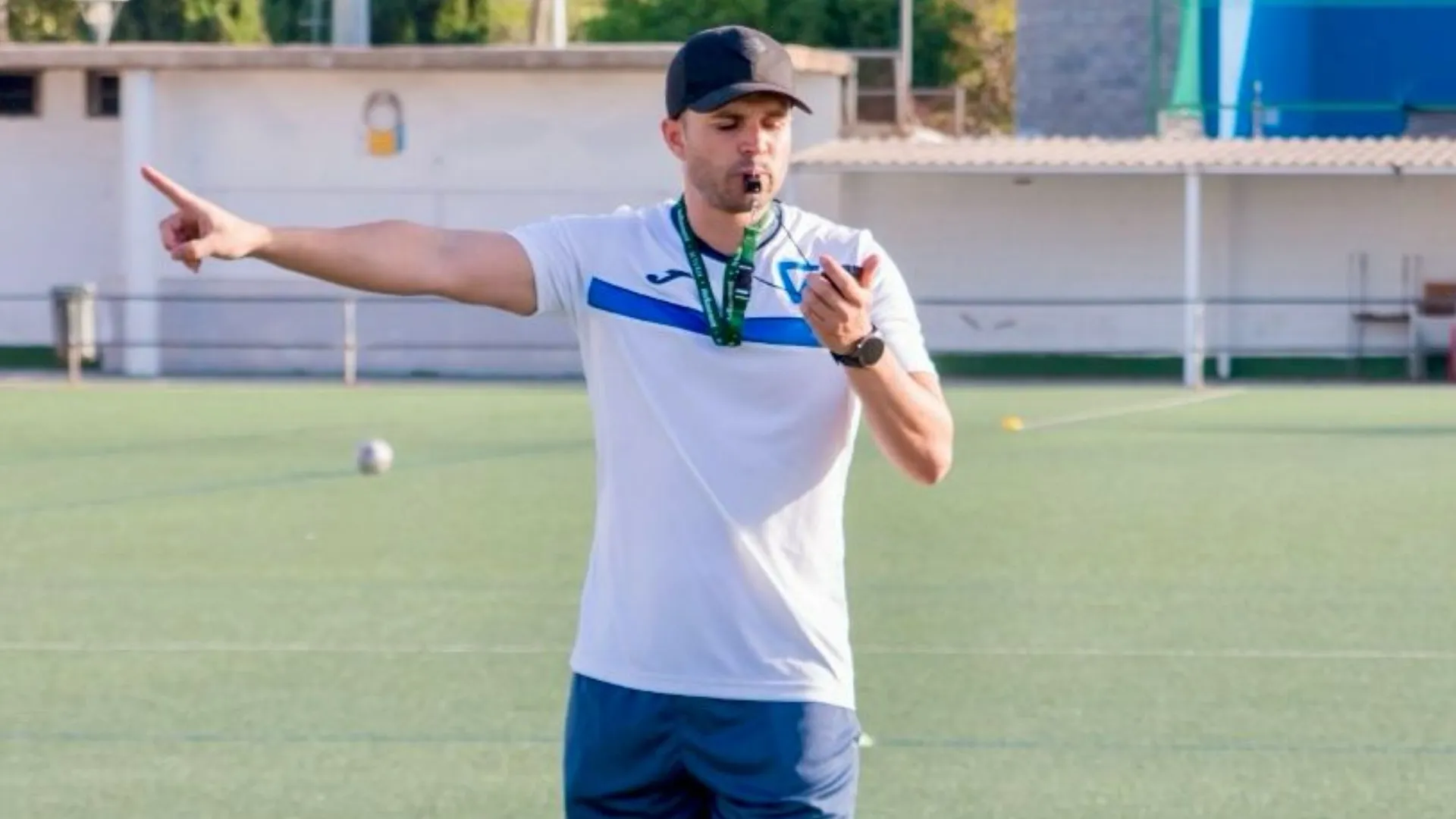 Joel Acosta debutó en Boca, se retiró rápido y ahora es DT en España con 34 años: "Milito me marcó mucho"