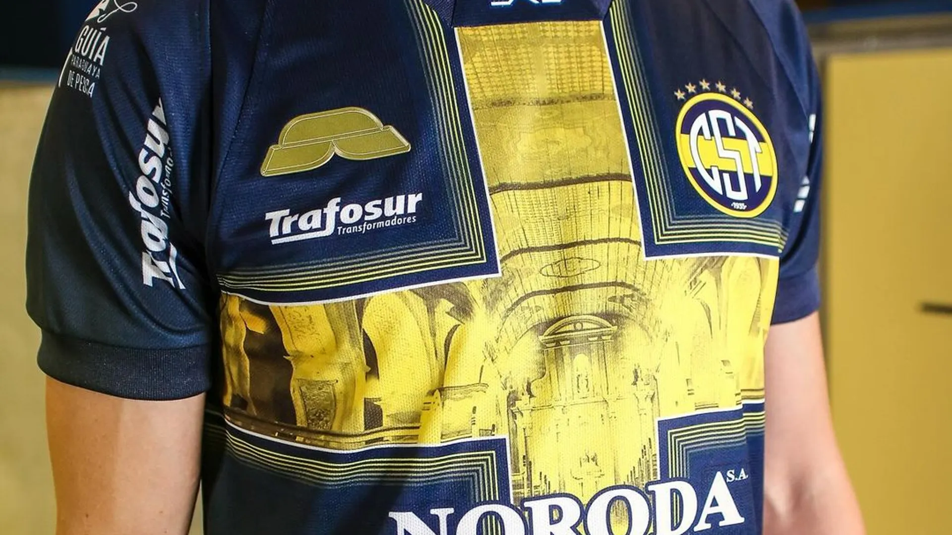 La camiseta titular de Sportivo Trinidense