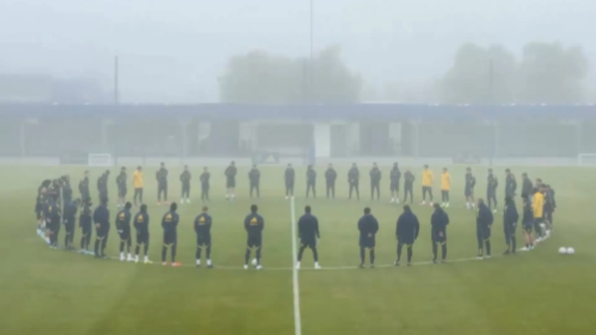 El plantel de Boca hizo un minuto de silencio en homenaje al fallecimiento de Fernando Gayoso