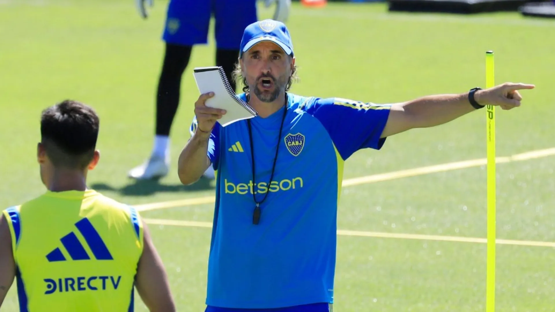 Hay ausencias: los 2 equipos que probó Diego Martínez en Boca