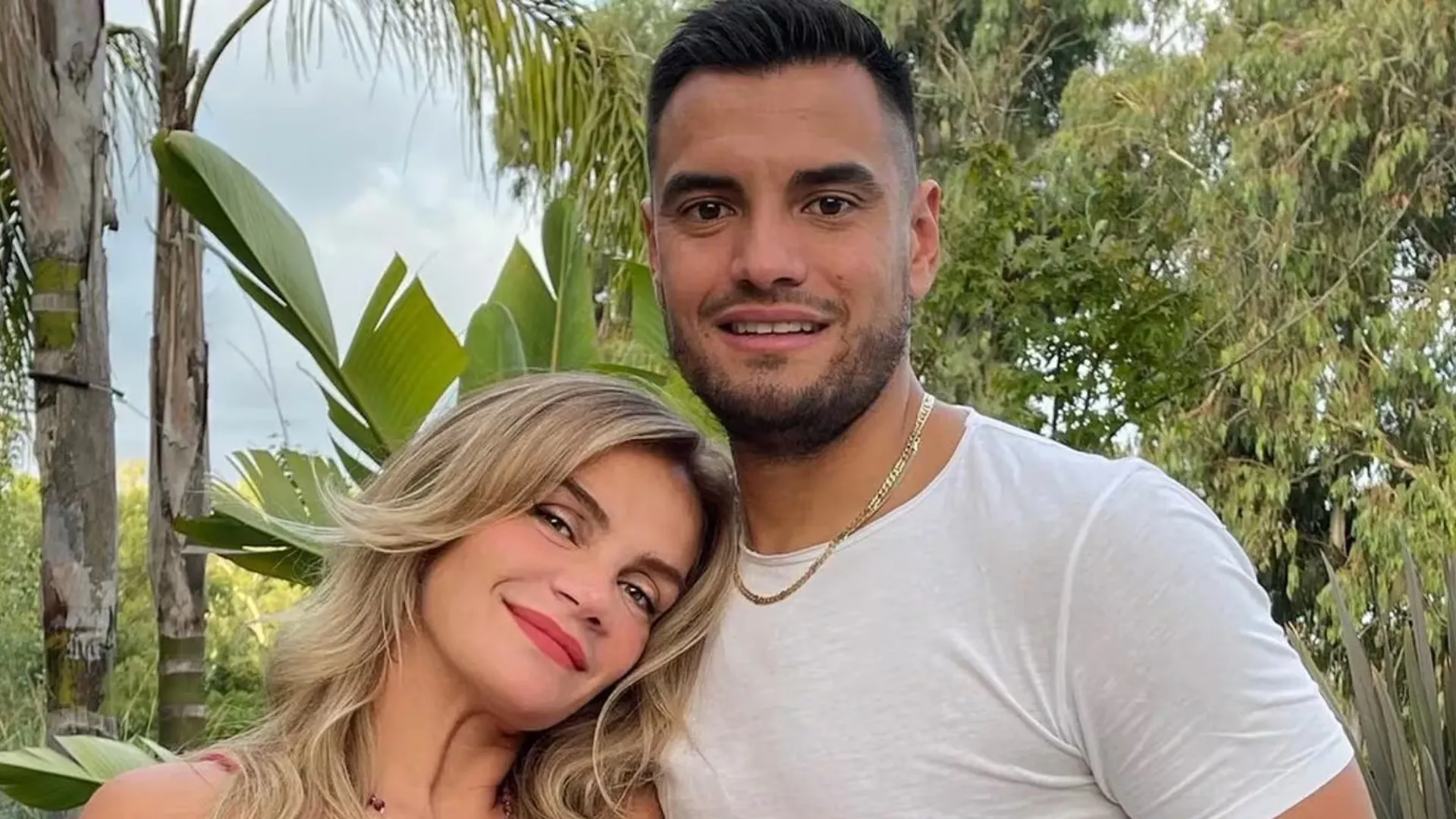 La particular vestimenta con la que la mujer de Chiquito Romero apareció en TV tras la victoria de Boca en el Superclásico