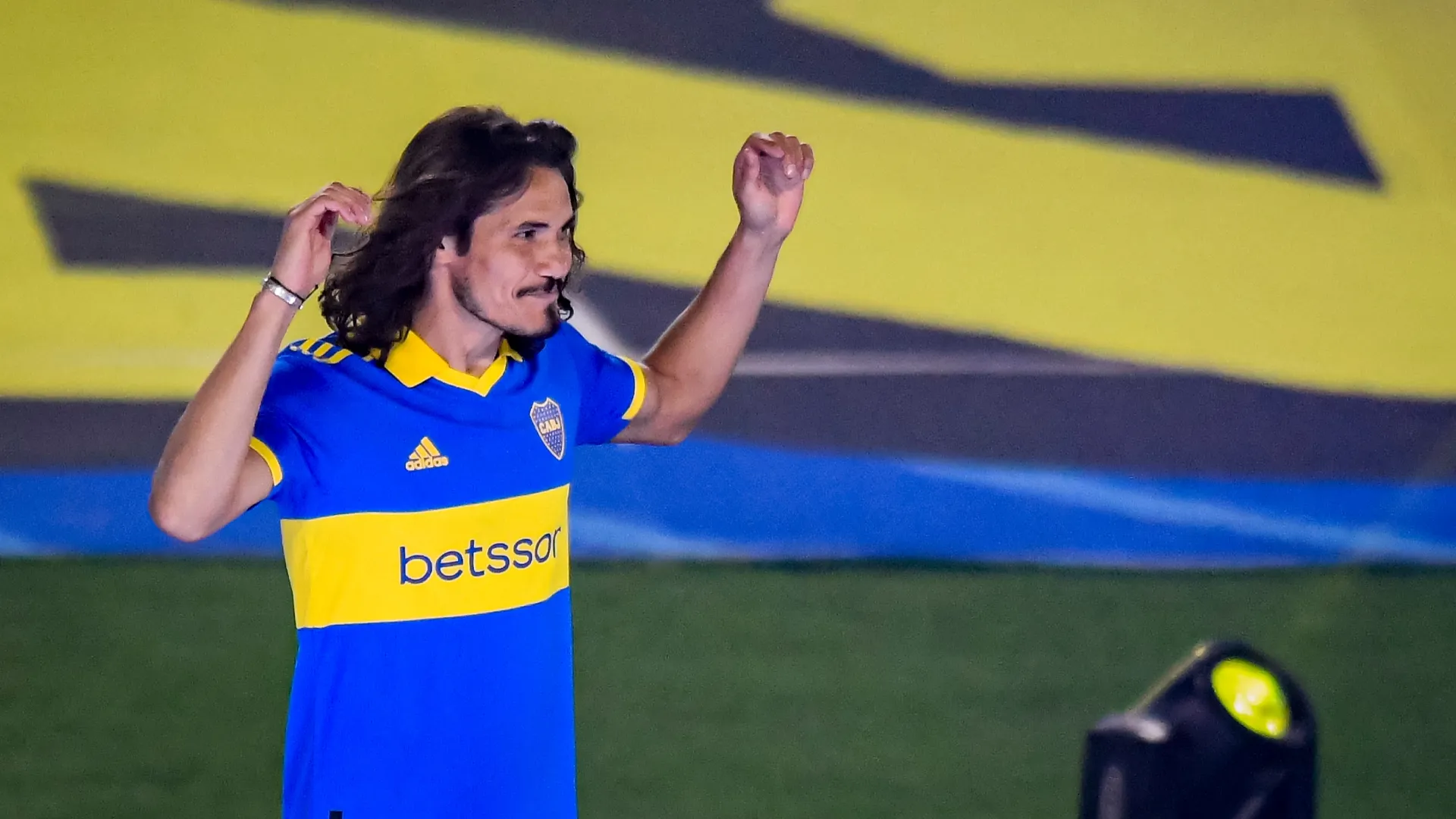 Mientras espera el debut, Cavani contó de qué se arrepiente con Boca: "Tendría que haber..."