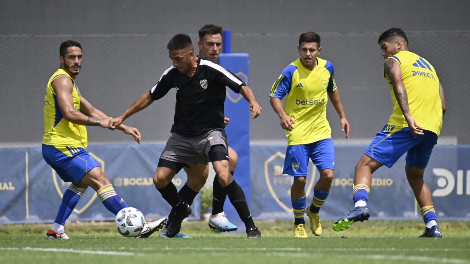 El regalo especial que le hicieron los jugadores de Boca a los Estudiantes (BA): "Son unos fenómenos"
