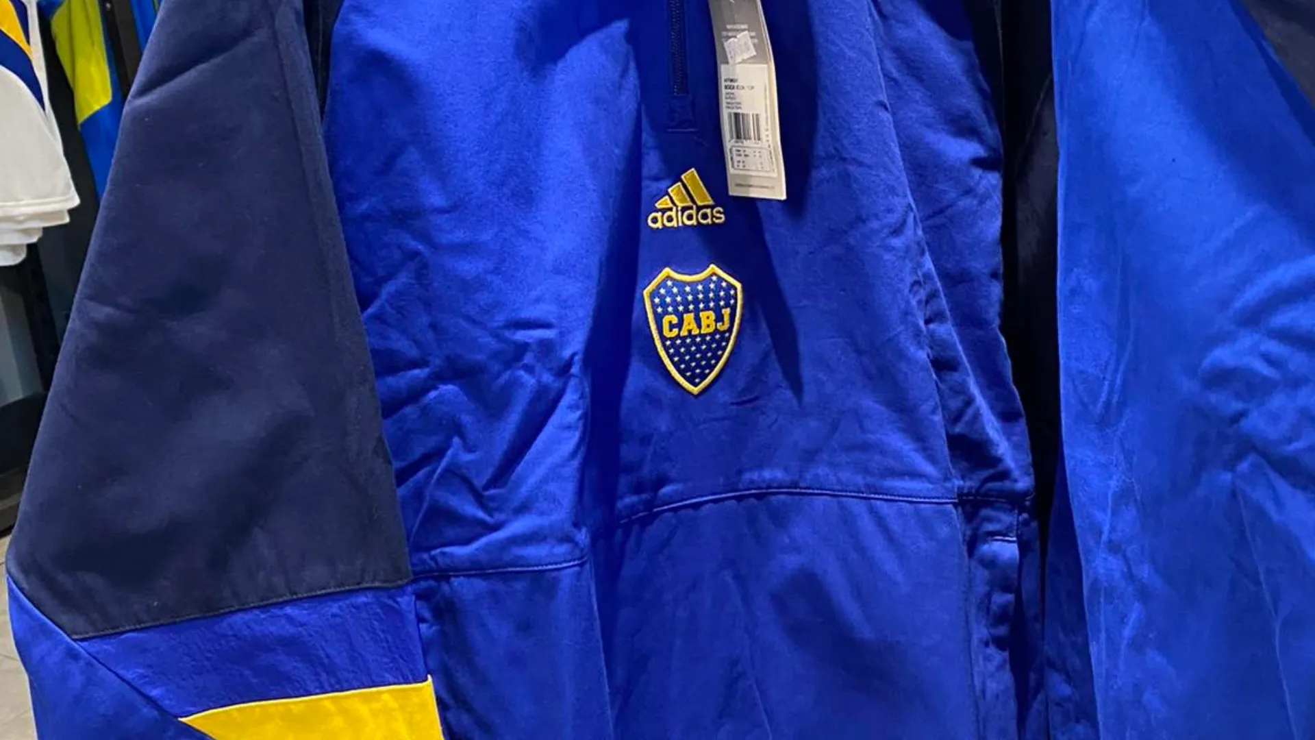 El buzo retro de Boca que todos los hinchas estaban esperando salió a la venta