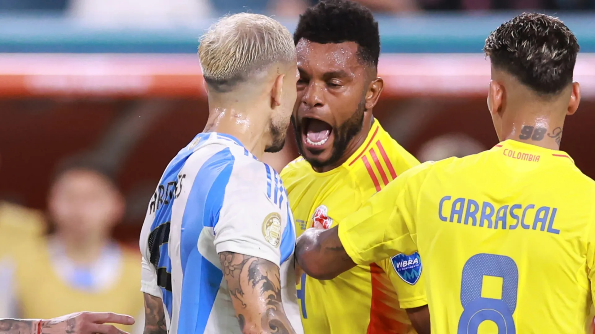 Leandro Paredes se cruzó con Borja y los hinchas de Boca recordaron el último Superclásico