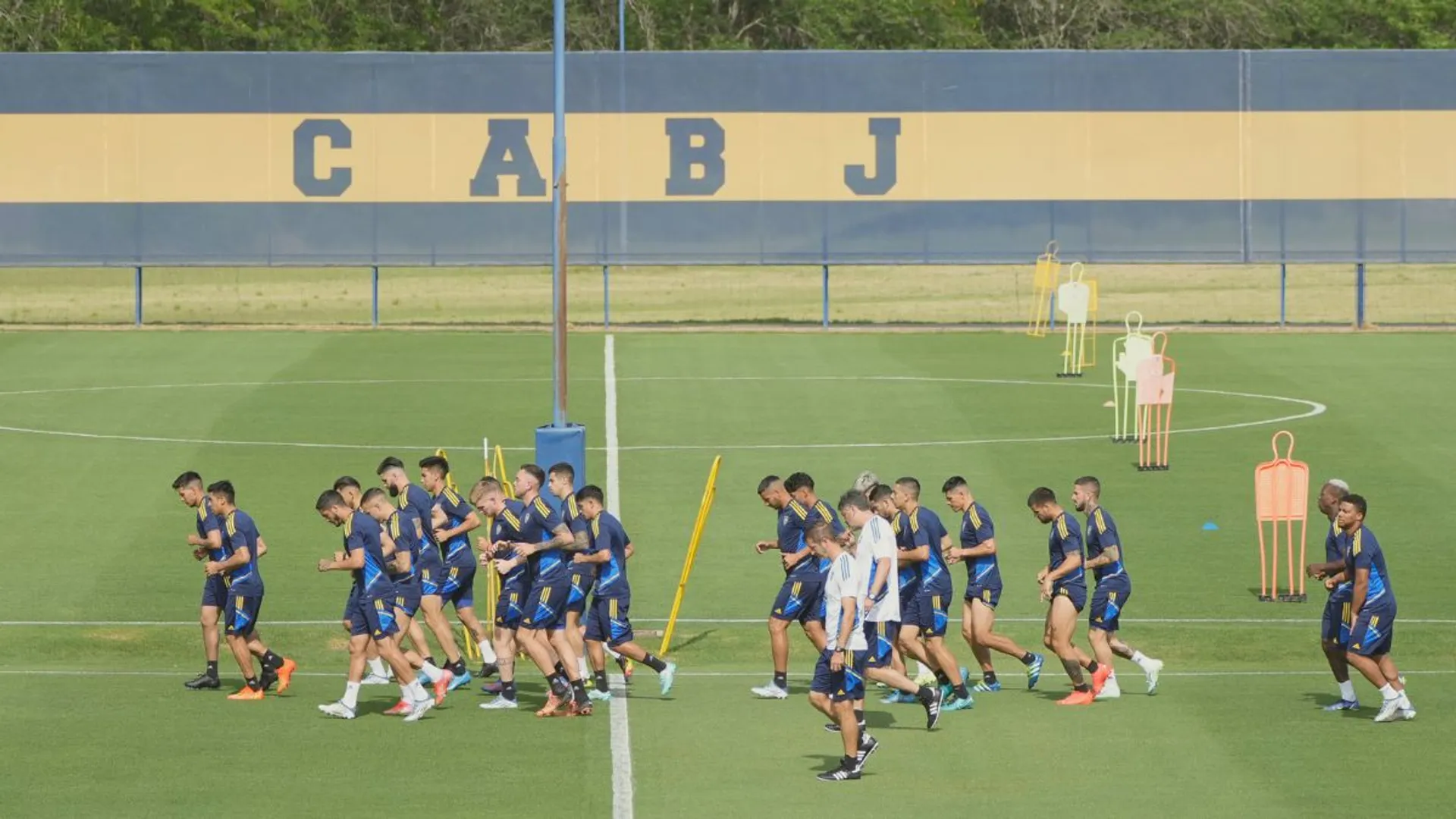 "Lo ven muy bien": el suplente que sorprende a Ibarra y gana terreno en el Boca 2023