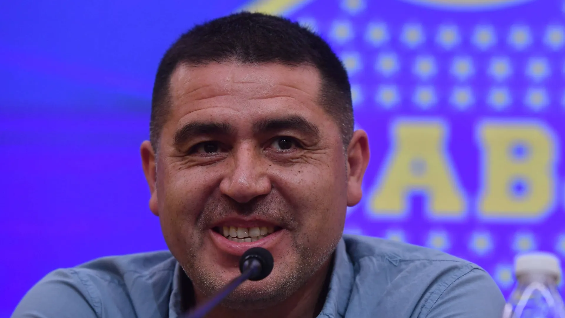 Adonis Frías, defensor que quiso Riquelme le comentó una foto a Merentiel y los hinchas lo piden: "Que venga"