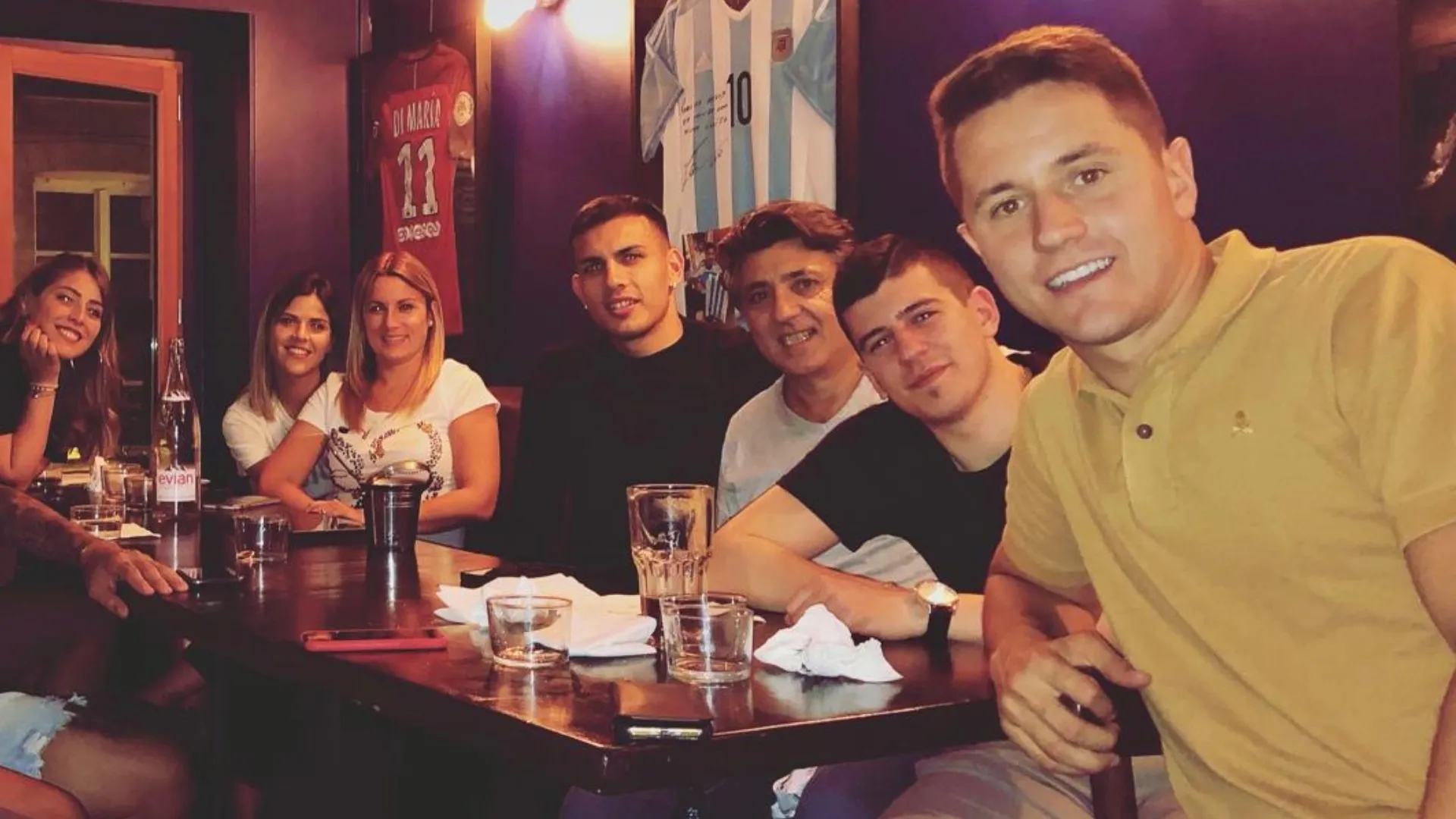 De verla por TV a jugarla juntos: el día en que Paredes y Ander Herrera vieron un partido de Boca en la Copa desde París