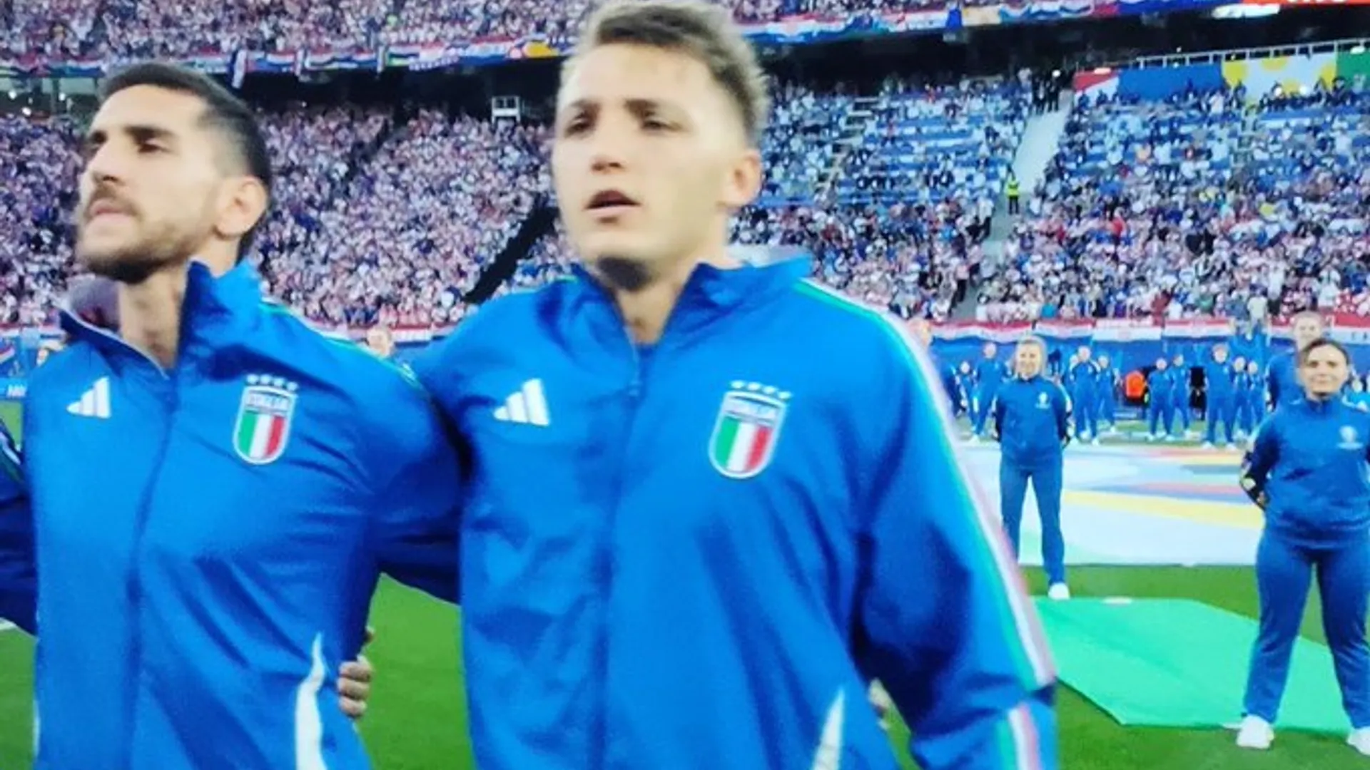 Mateo Retegui cantando en himno de Italia