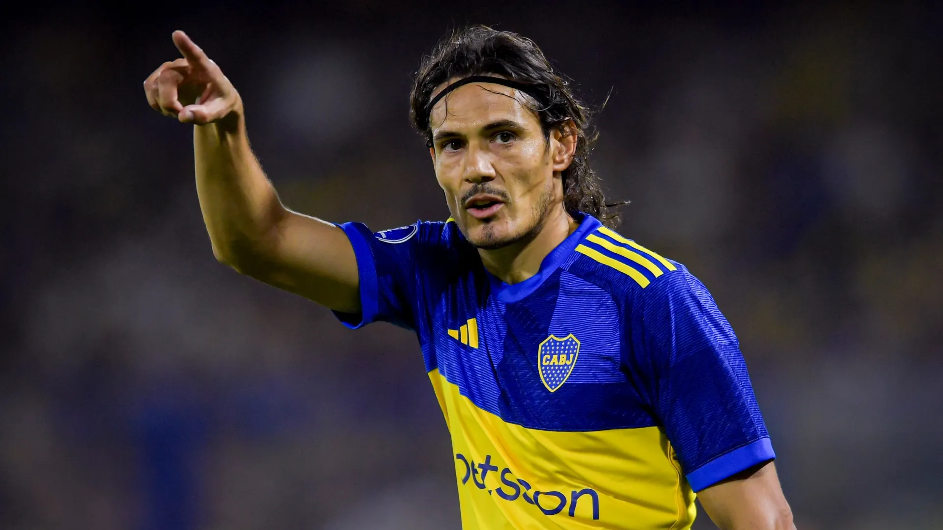 Edinson Cavani y un jugador de Sportivo Trinidense intercambiaron camisetas: los detalles inéditos del encuentro