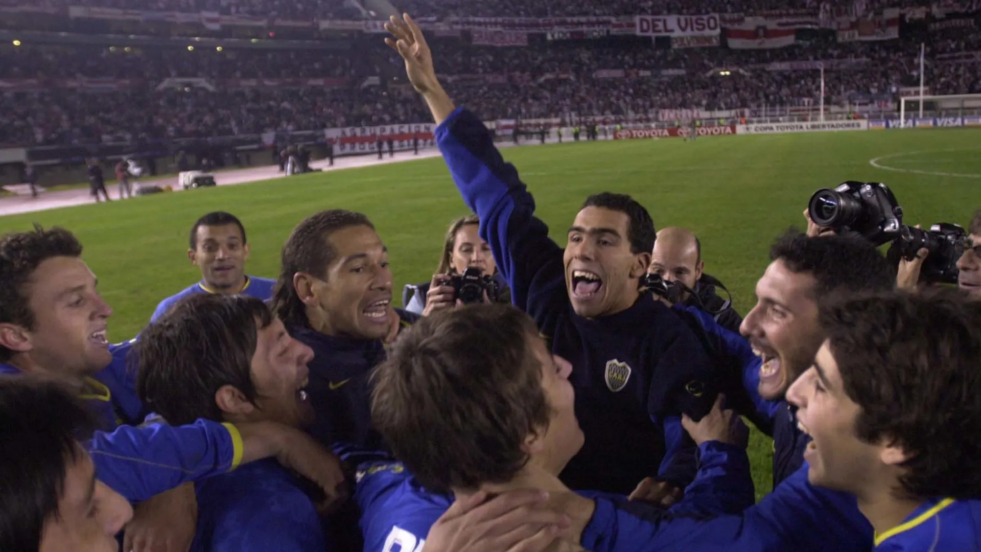 A 20 años: un hincha de Boca contó cómo fue infiltrarse en el Monumental la noche de la “Gallinita” de Carlos Tevez